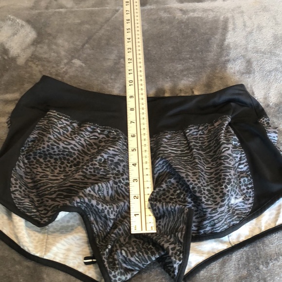 Women’s size small Nike dri fit black and gray shorts - Picture 3 of 8